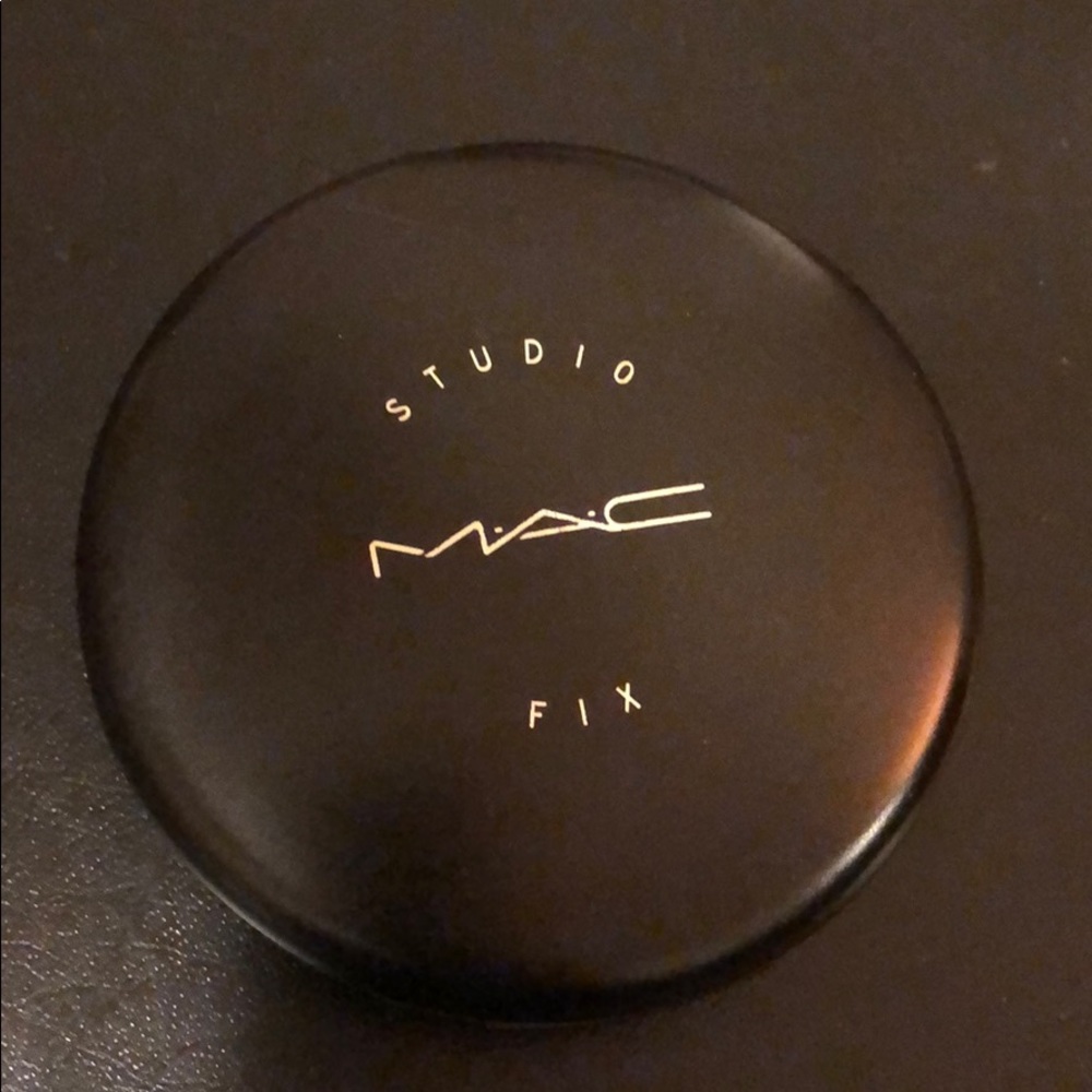 MAC Studio Fix Powder Foundation NC43